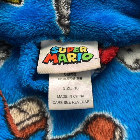 Super Mario Bath Robe - Picture 2 of 3